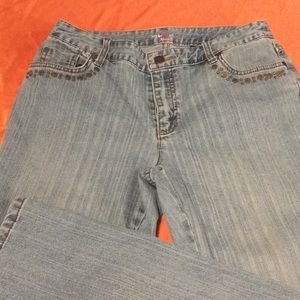 blue jeans w/Embroidered pockets & embellishments